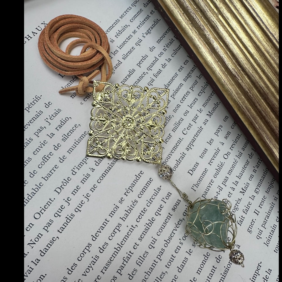 創造力を解き放つ】フローライト八面体 ワイヤー巻きネックレス