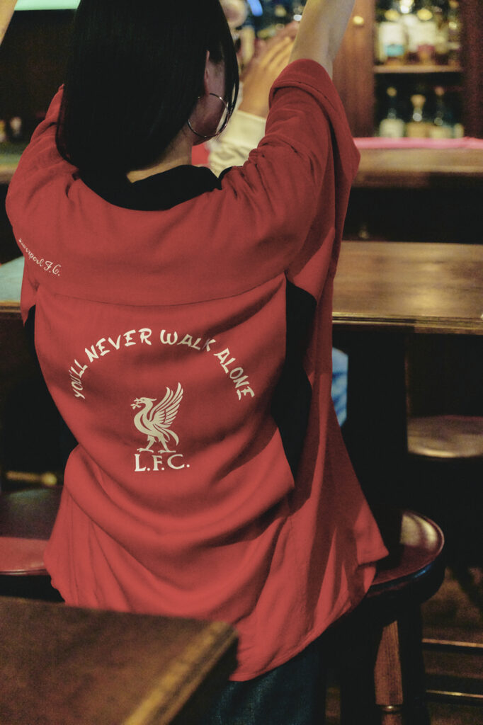 リバプールFC × ベイクルーズ、公式アイテム登場 ── 熱気あふれる