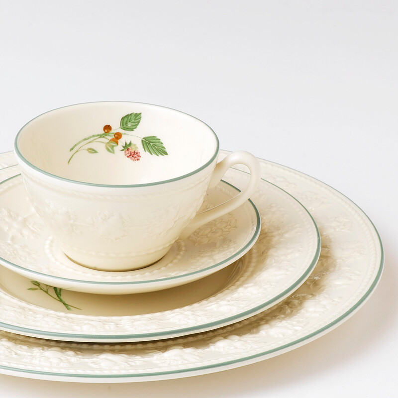 フェスティビティ ラズベリー プレート 21cm|WEDGWOOD公式オンラインストア