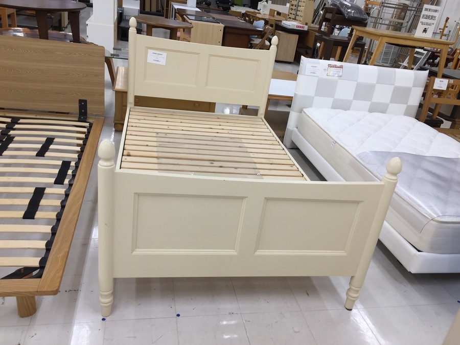 ローラアシュレイ ベッドフレーム ローラアシュレイ ベッド お取り置き