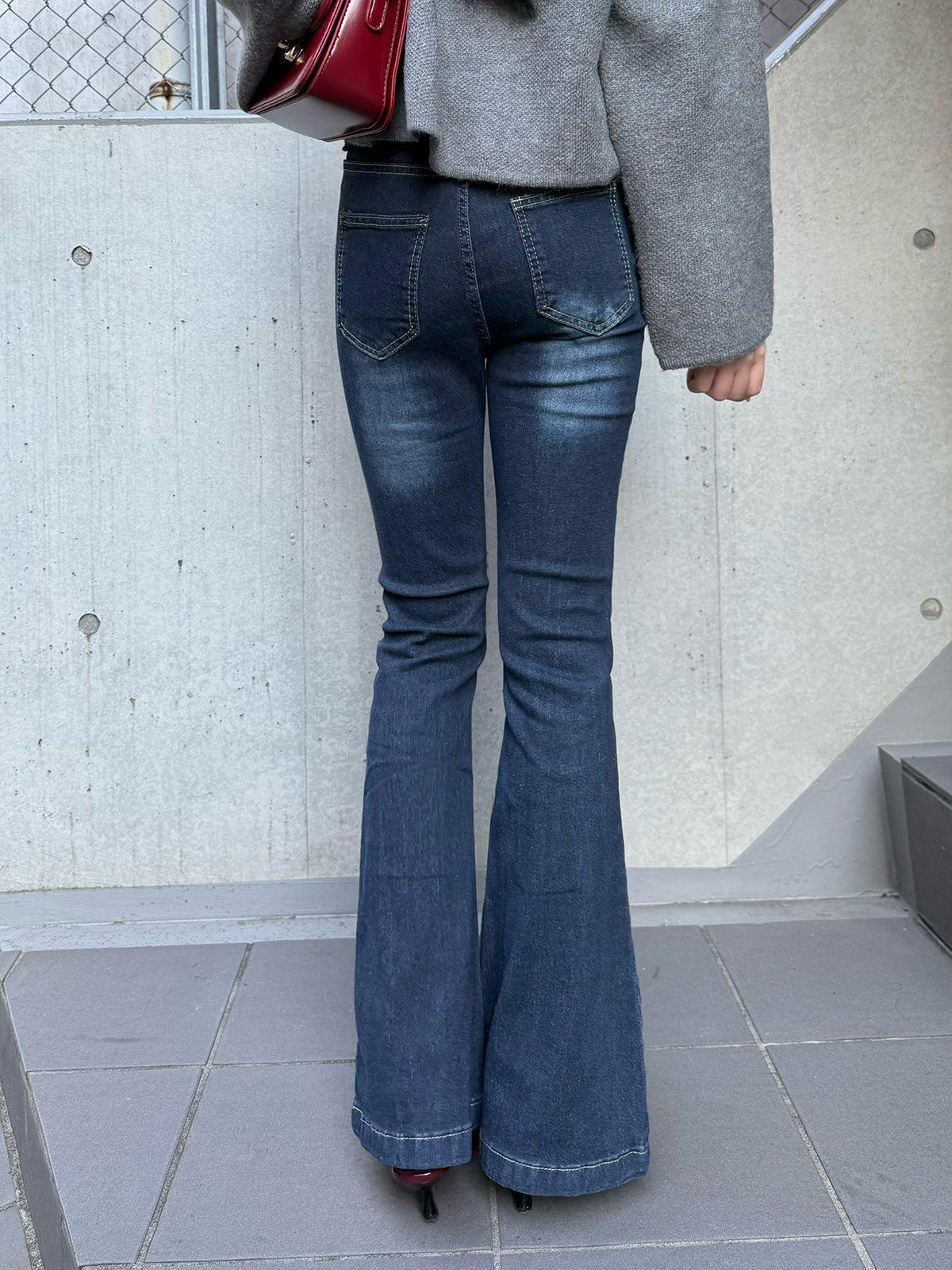 バックルベルトフレアデニムパンツ – ANDOR ONLINE