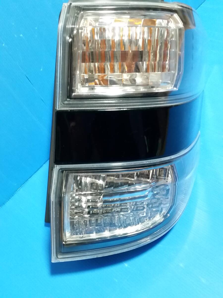 ヴェルファイア 20 純正 テールランプ リアフィニッシャー パネル 左右
