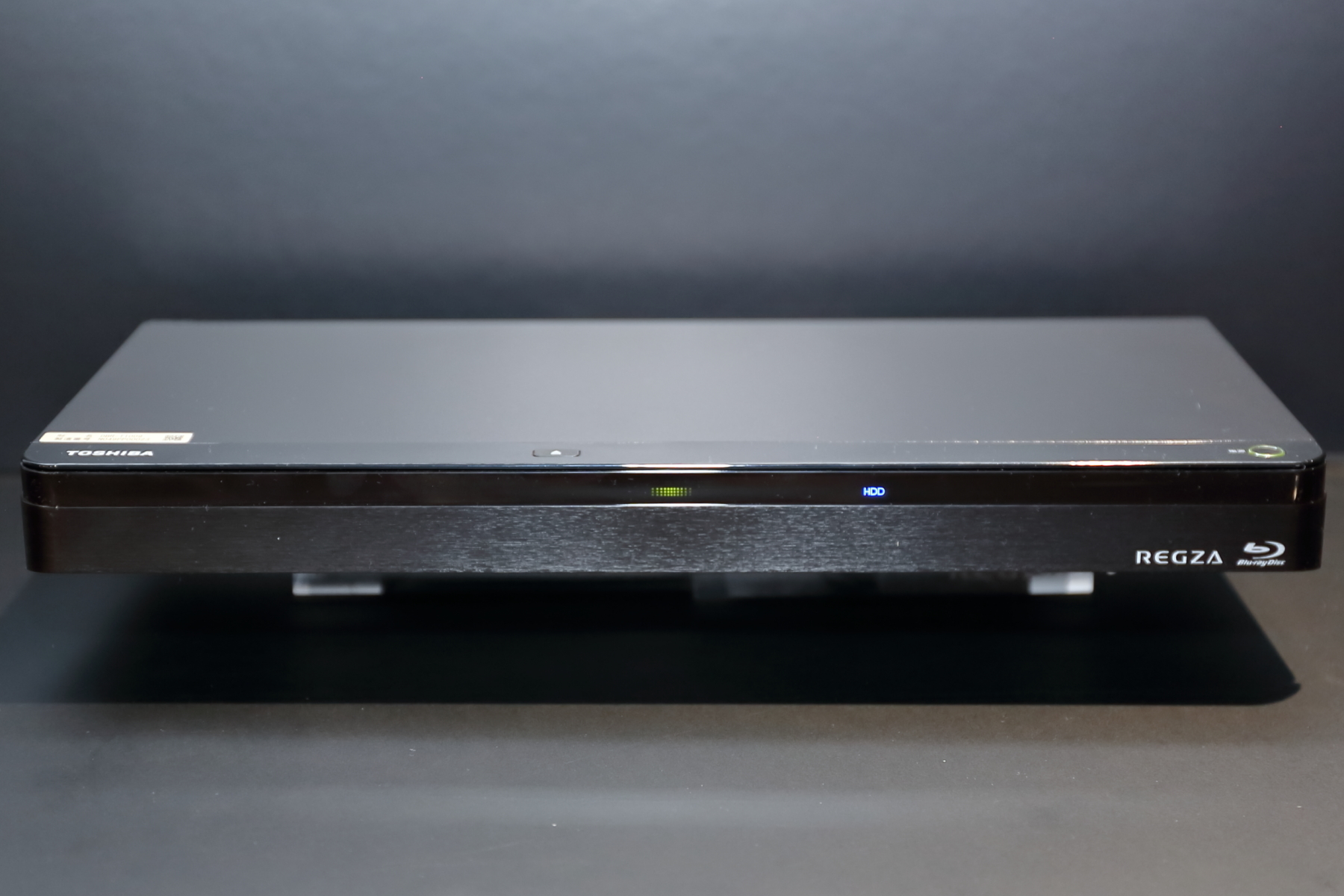 東芝、音で検索・操作できる3番組同時録画“時短”レコーダ。約5.5万円