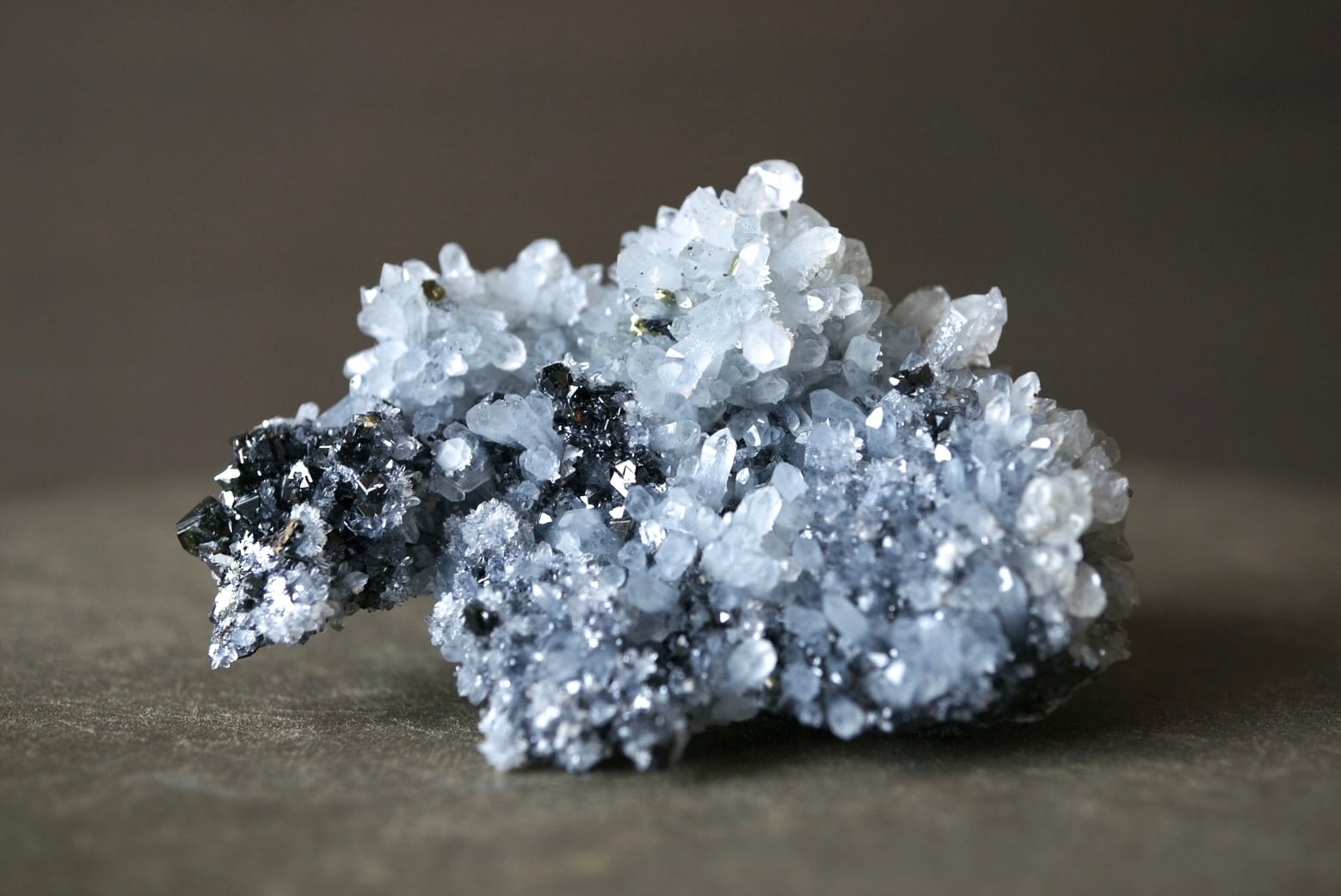 クォーツ パイライト ガレナ 3種共生クラスター クォーツ パイライト