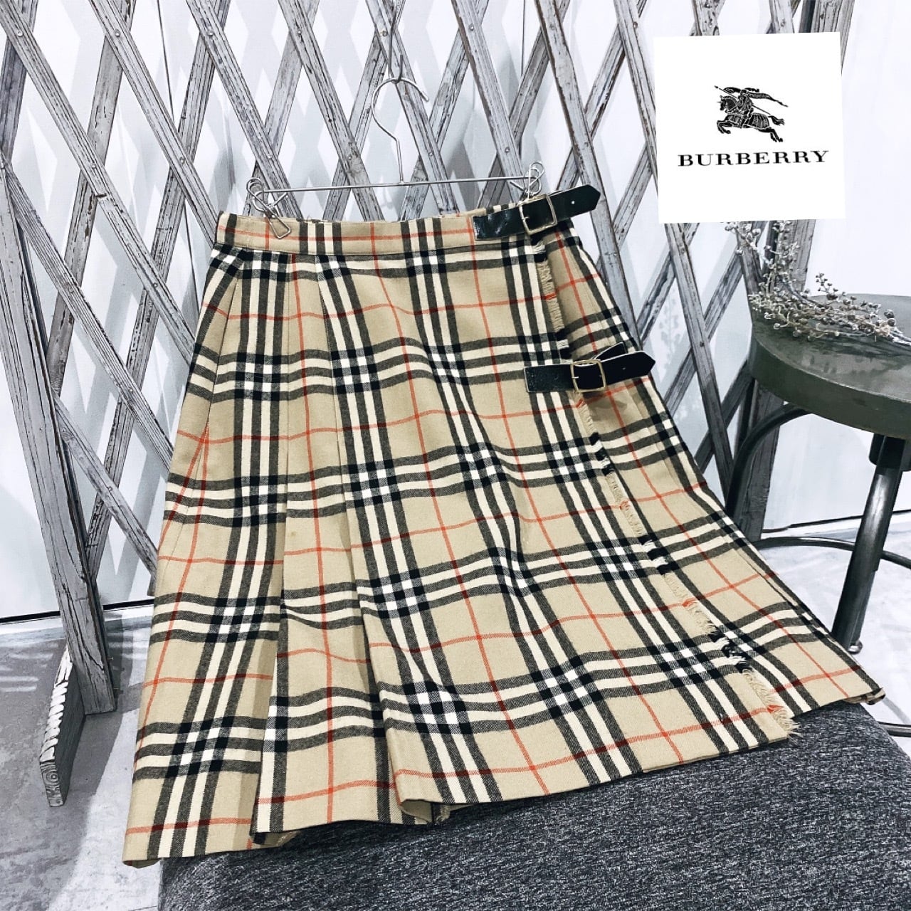 【BURBERRY LONDON】ノバチェック　プリーツ　ミニ巻きスカート Burberrys > バーバリー日本製ノバチェックラッププリーツスカート