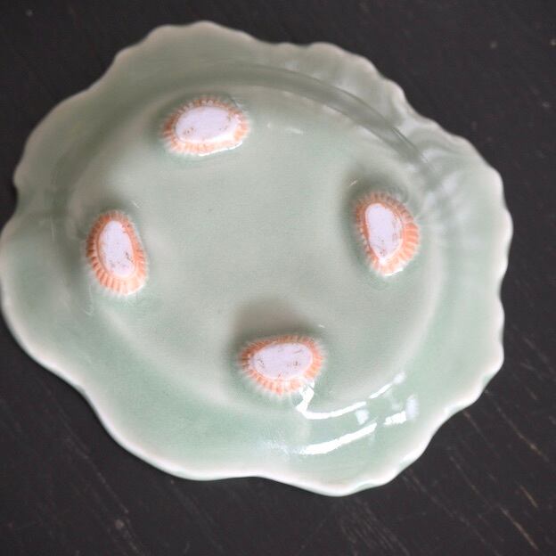 50116】 三田青磁 牡丹 手塩皿（1個） 江戸/ Mita Seiji small plate