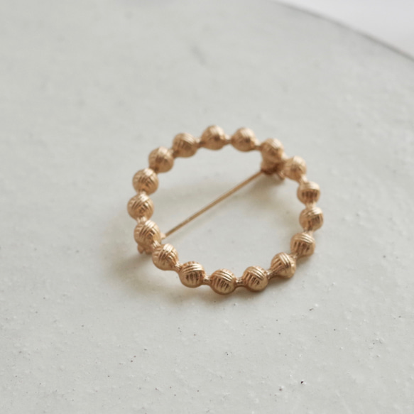 ブローチ つぶサークルブローチ ゴールド タンバリン 入園式 入学式