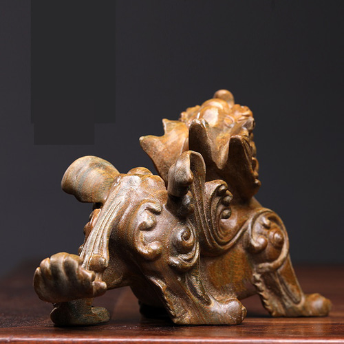 天然緑檀木 木彫りの貔貅 覇気満々である貔貅 吉祥の寓意 マスコット