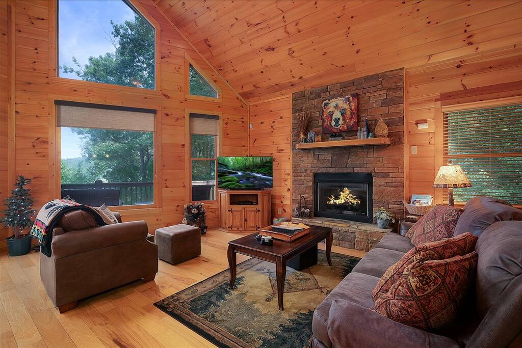 Mountain Top Cabin Rentals in Blue Ridge GA | Hot tub Near DT