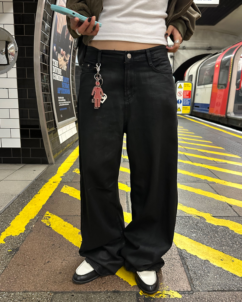 コーティングブラックバギーデニムパンツ | ファッション通販サイト NUGU