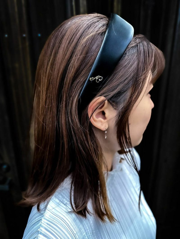 存在感たっぷりなブラックカチューシャ | acca(アッカ) | ONWARD