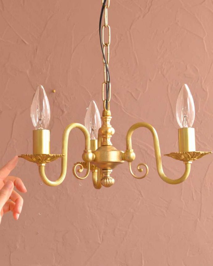 アンティーク風の真鍮製シャンデリア（3灯・電球なし）(cr-513-g