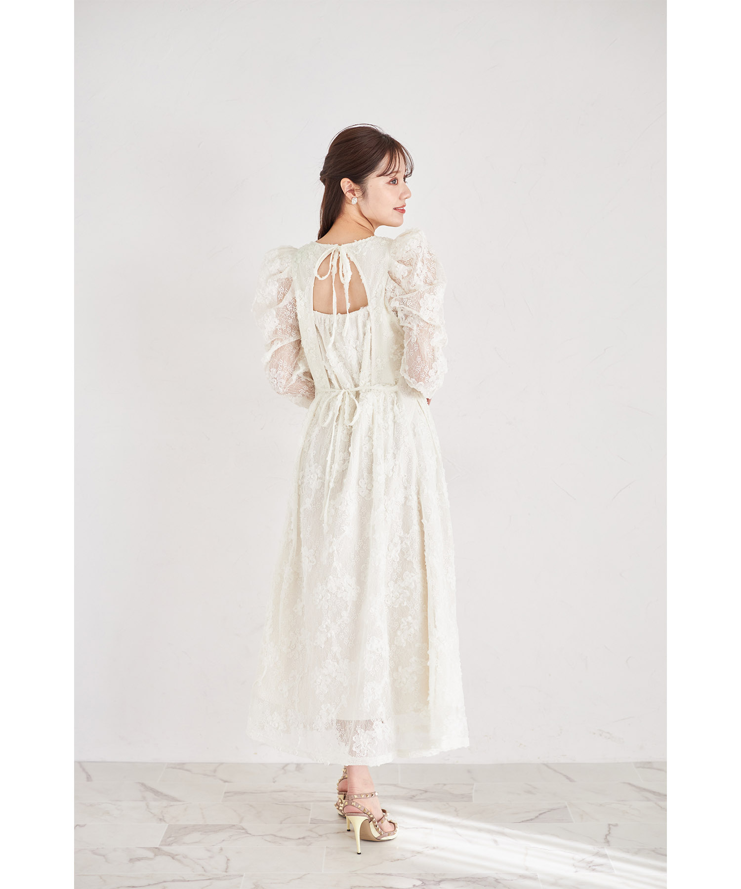 後ろリボン付きパワーショルダーフラワーチュールレースワンピース