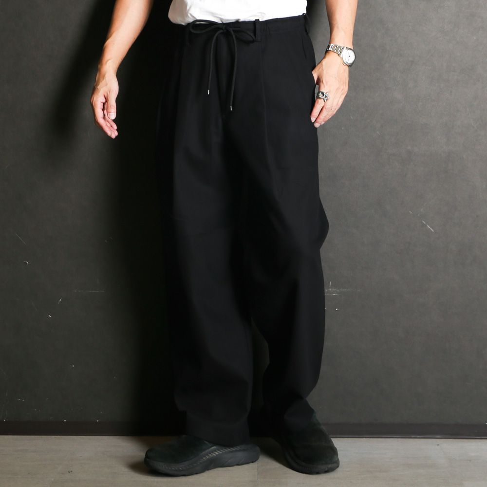 MARKAWARE - DOUBLE PLEATED EASY TROUSERS - BLACK / オーガニック