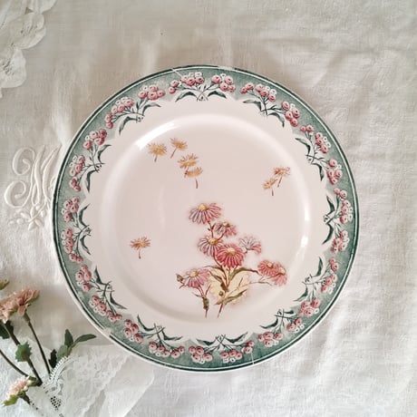 クレイユモントロー | STORES