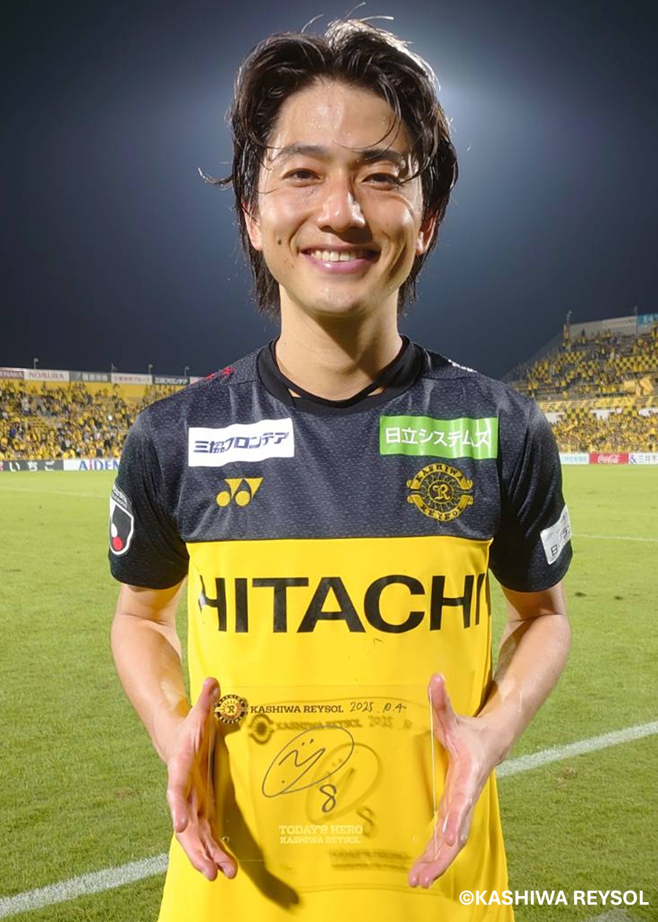 柏レイソル2025 スーツラッフルくじ No.8小泉佳穂 特大アクスタ 柏