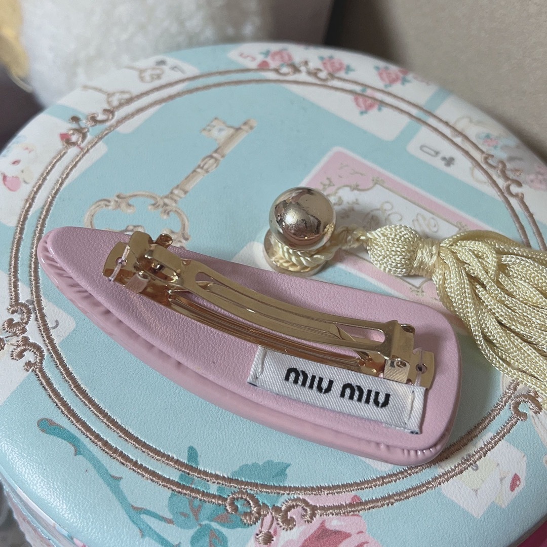 Miumiu パテントレザーヘアクリップ ピンク
