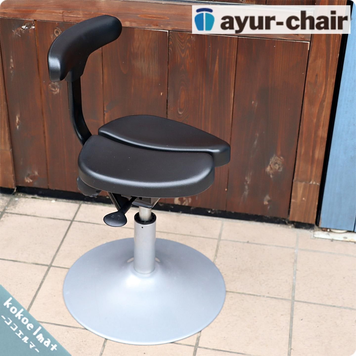 ayur chair(アーユルチェア) ルナ 丸ベースタイプです。/坐骨で座る