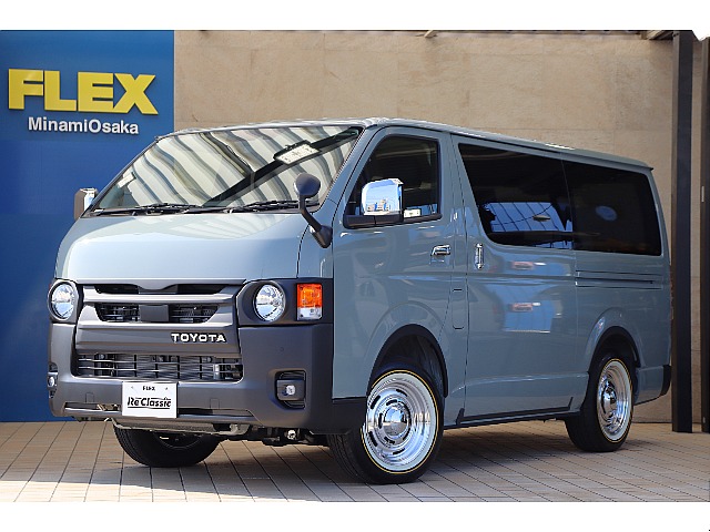 車好きがこだわる】FLEX専用カラーのトヨタ ハイエース専用17インチ