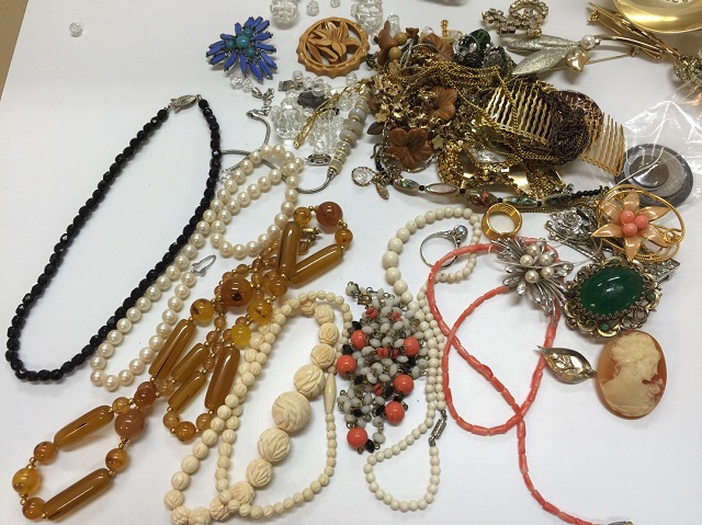 イミテーション アクセサリー を 買取りました。｜【大阪・名古屋