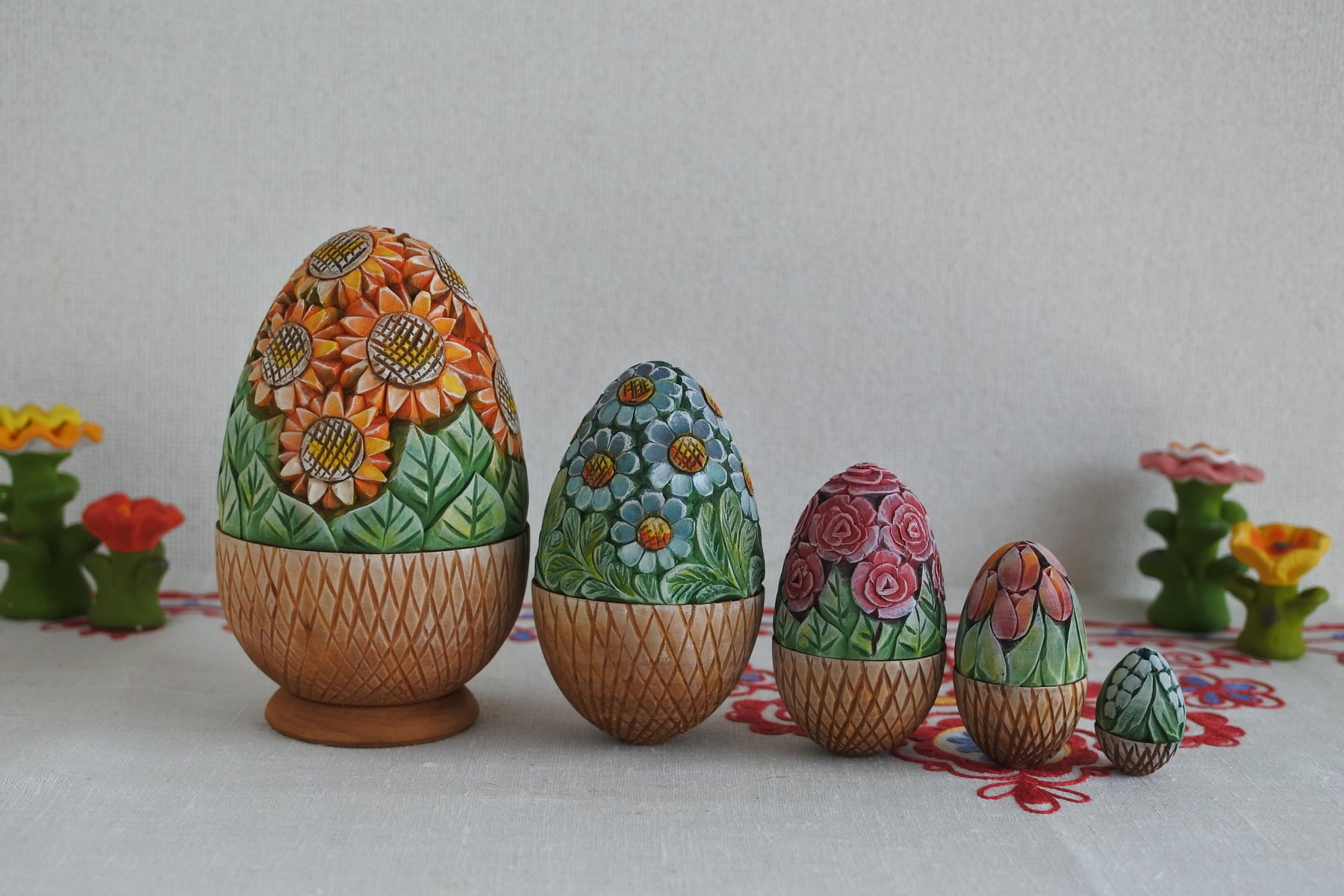 カービングマトリョーシカ 花かご 5ピース 卵型 ヒマワリ カミツレ