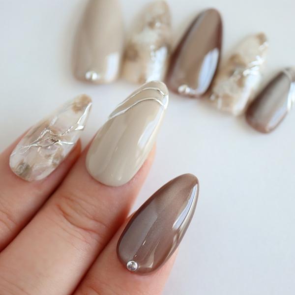 ネイルチップ グレージュ系ニュアンスマグネット 大人女子 サイズ