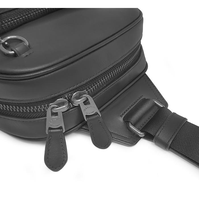 美品 COACH オールレザー ボディバッグ シボ革 ロゴ ブラック2way