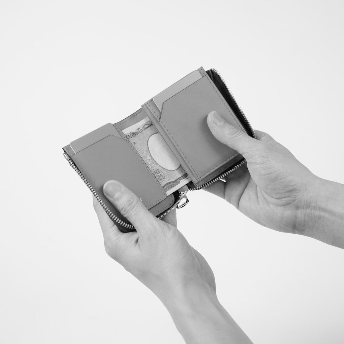 ヌメ コードバンレザー 本革ミニ財布｜CRISTY VERY COMPACT WLT .5