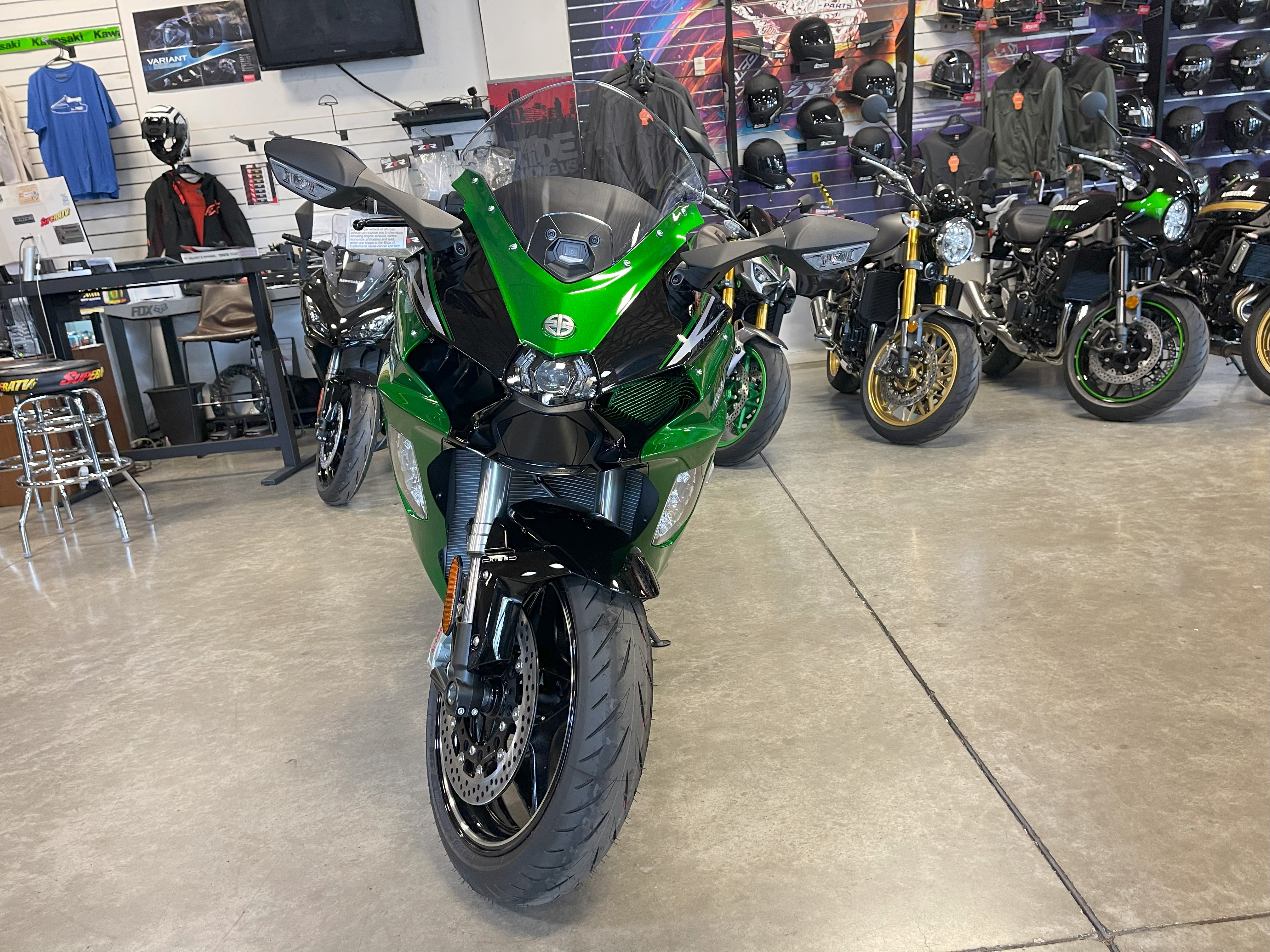 2025-Kawasaki-NINJA-H2-SX-SE-ABS-Emerald-Blazed-Green/Metallic