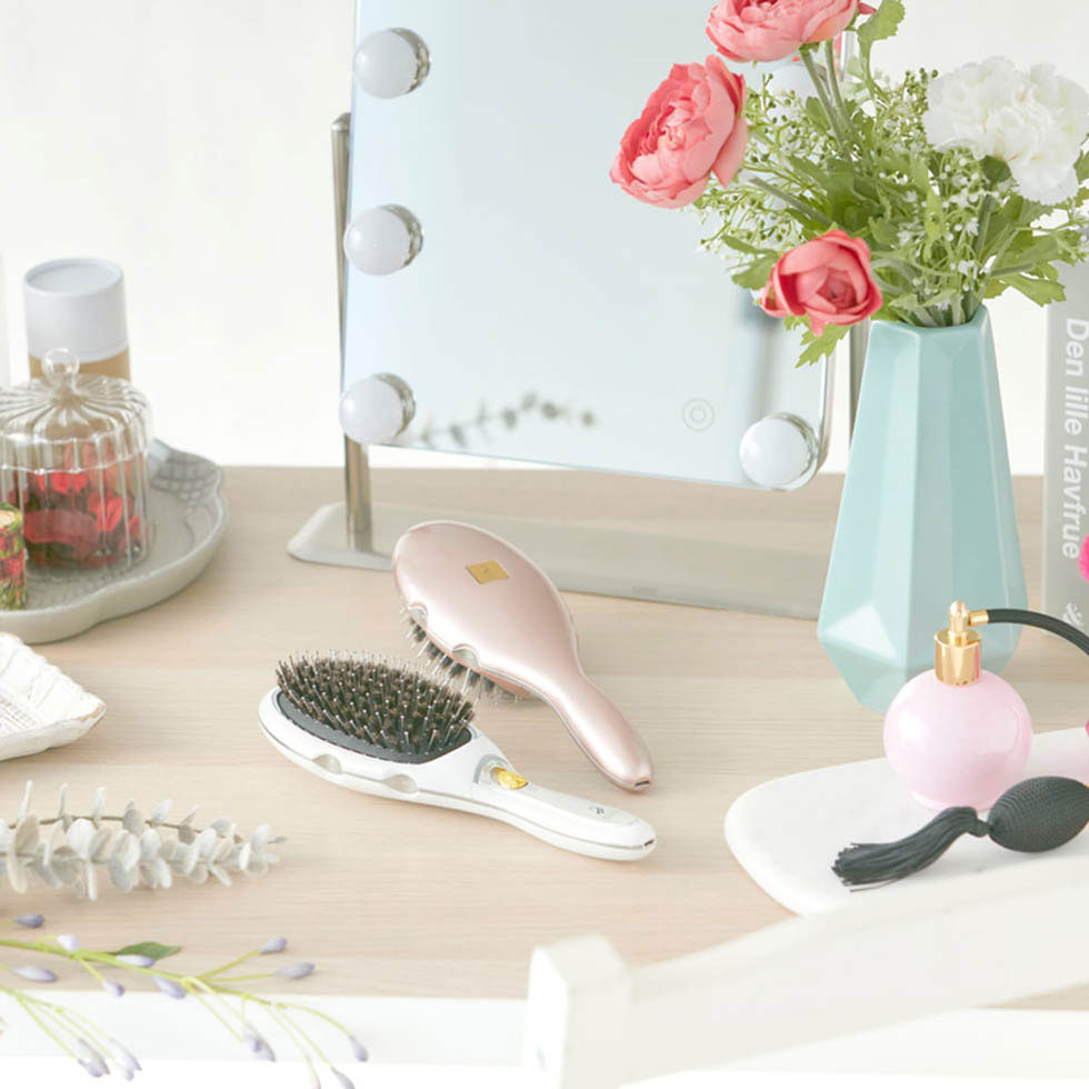 USB充電式マイナスイオンリセットブラシKBE-2410 | コイズミオンライン