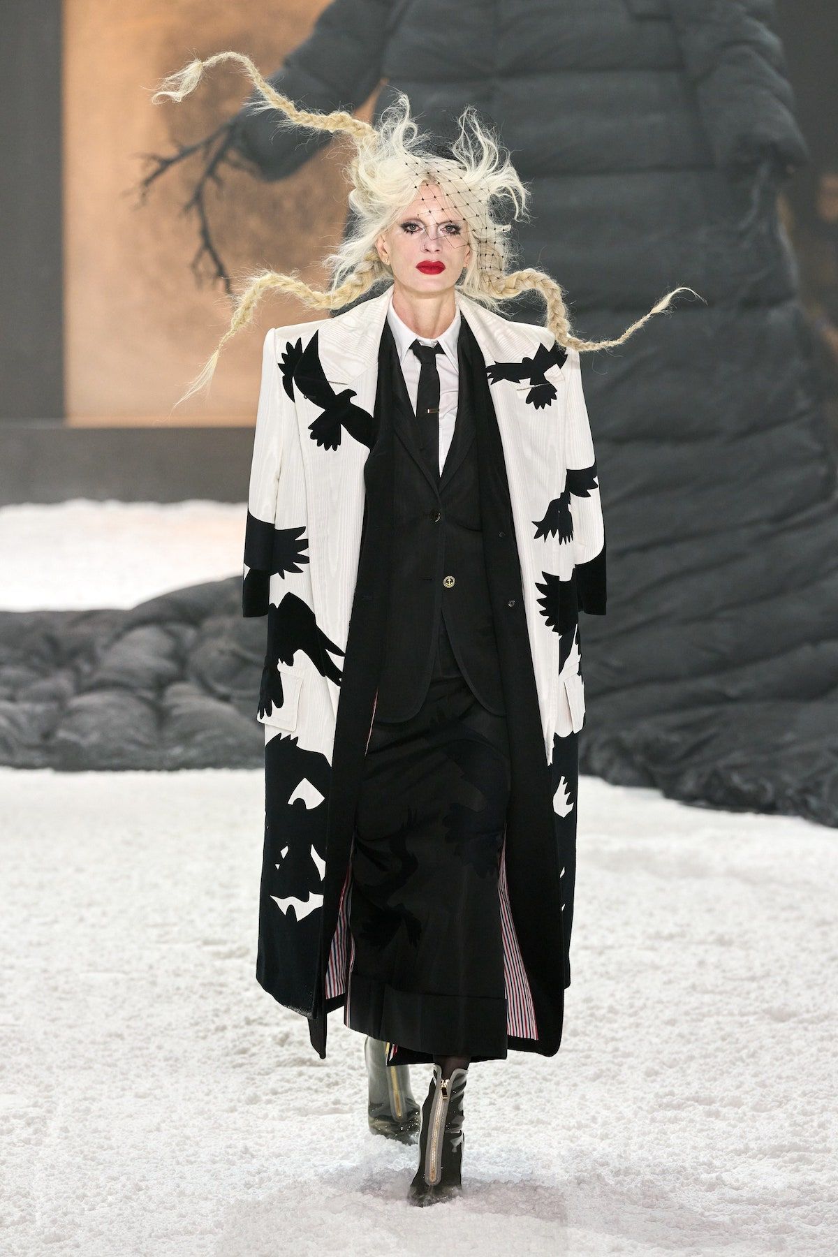 トム ブラウン、エドガー・アラン・ポーの詩「大鴉」を20分間のショー