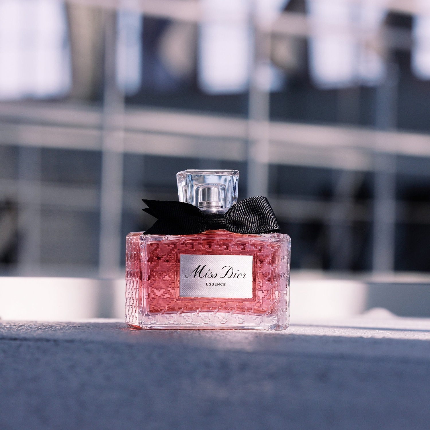 Miss Dior Essence - notes confiturées, florales, boisées de DIOR