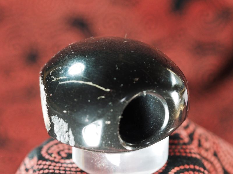 初心者にもふきやすい工夫をしたサヌカイト石笛（Knobさん孔・U字加工