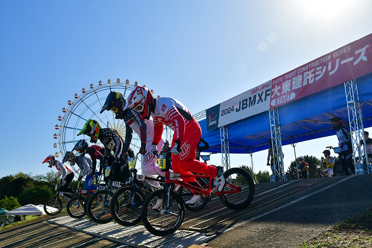 白熱のレース展開～ BMXレーシングの大会を開催します（国営ひたち海浜