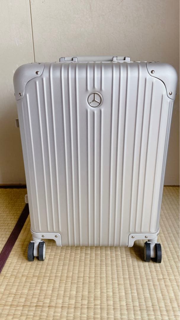 新品未使用メルセデスベンツ　アルミスーツケース Mercedes Benz メルセデス・ベンツ 非売品 32L オリジナルアルミスーツ
