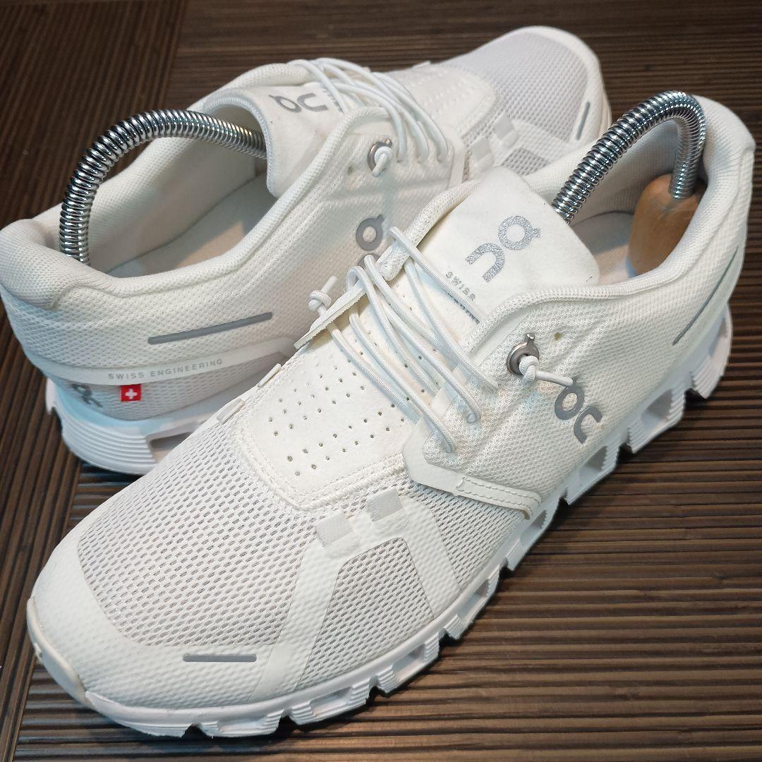 ON オン クラウド5 白 24.5センチ On（オン）のCloud 5（クラウド 5）をレビュー！ウォーキングや普段