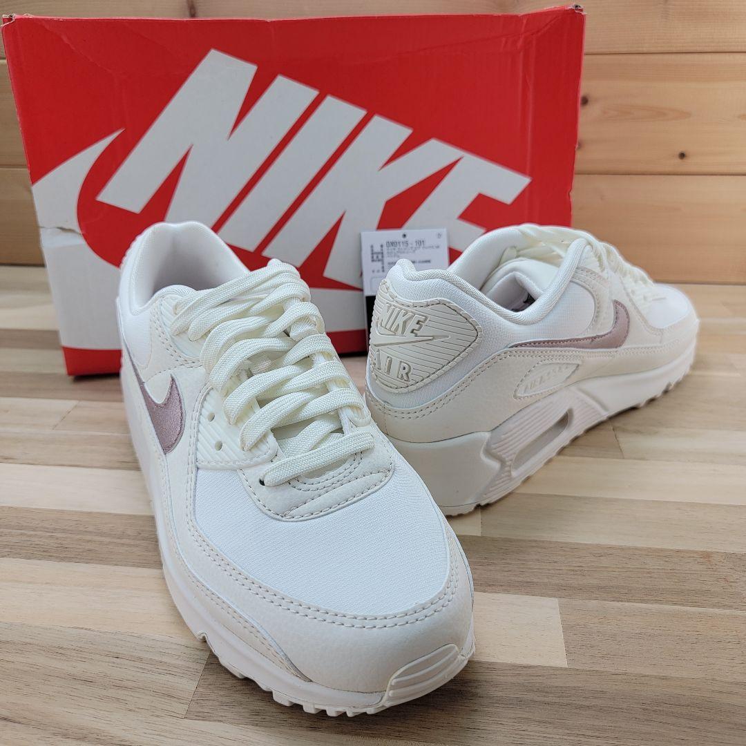 AIR JORDANのスニーカー（グリーン系）を使った人気ファッション