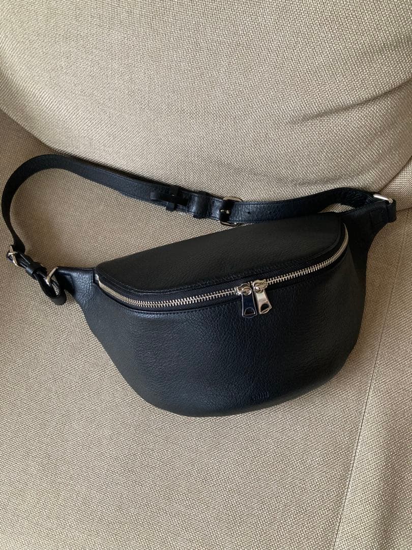 ch!iii チー　レザーボディバッグ　黒 別注】＜ch!iii＞レザー ボディバッグ | ビューティー＆ユース