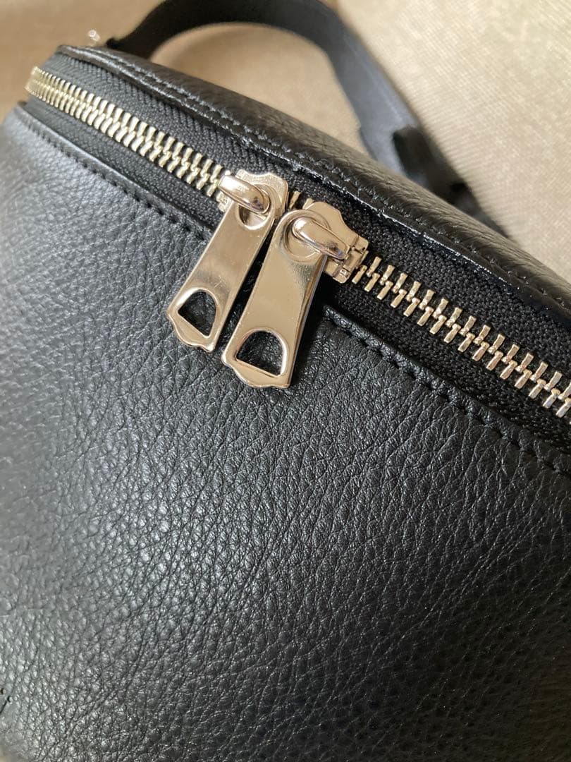 ch!iii チー レザーボディバッグ 黒