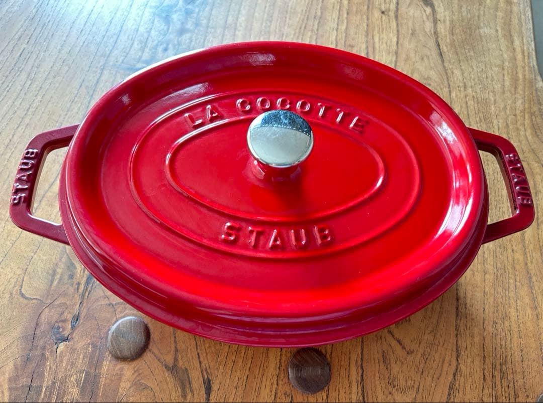 ストウブ オーバル27 チェリーレッド Amazon｜[ ストウブ ] Staub ピコ・ココット オーバル 27cm チェリー