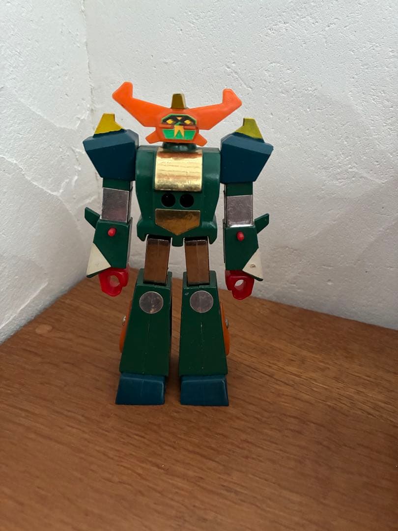 「超合体魔術ロボ ギンガイザー」シリーズの合金玩具「ブルゲイター」 超合体魔術ロボ ギンガイザー その2 ビッガー合金 ブルゲイター | 白