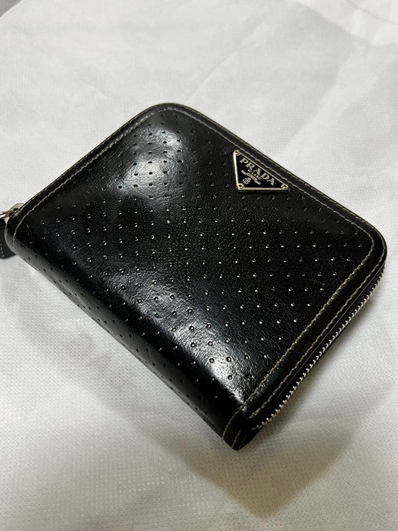【激レア】PRADA ブラック パンチングレザー ジップ財布 Black Large Saffiano Leather Wallet | PRADA