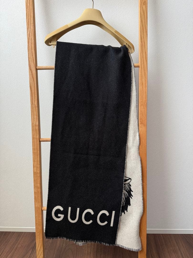 GUCCI ウルフデザイン マフラー