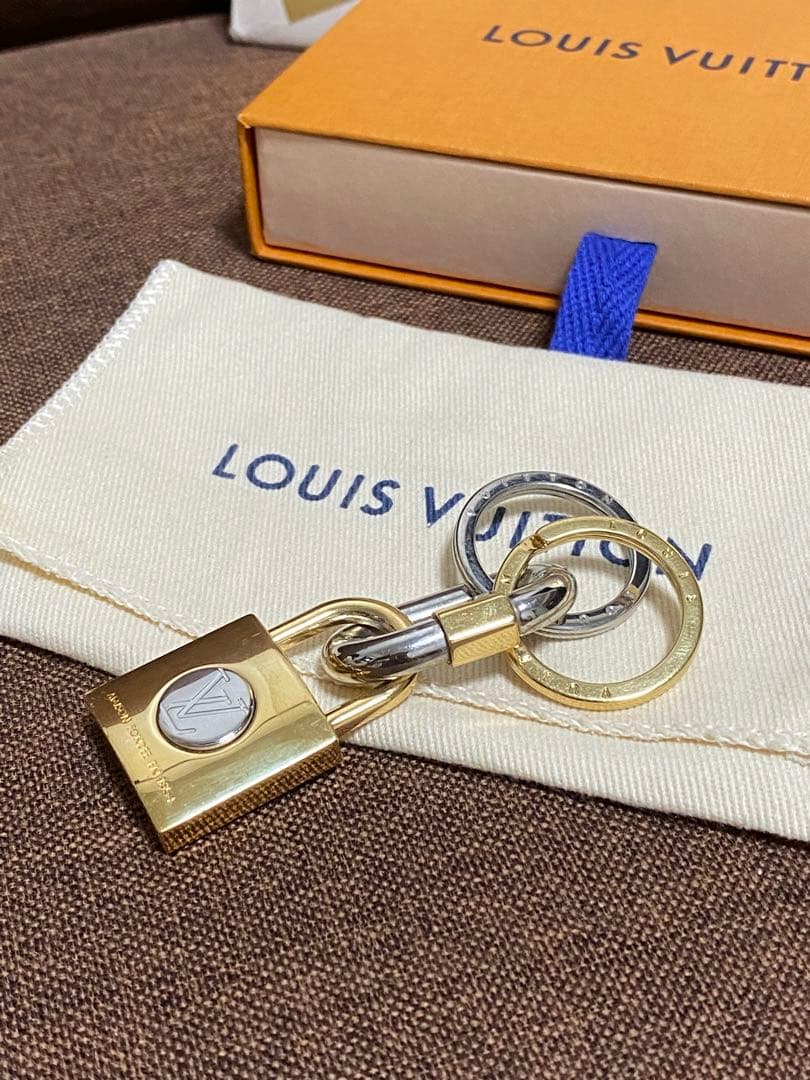 ルイヴィトン　ポルト クレ　LV パドロック キーホルダー LOUIS VUITTON（ルイ・ヴィトン） チェーンLVパドロック M00538 バッグ