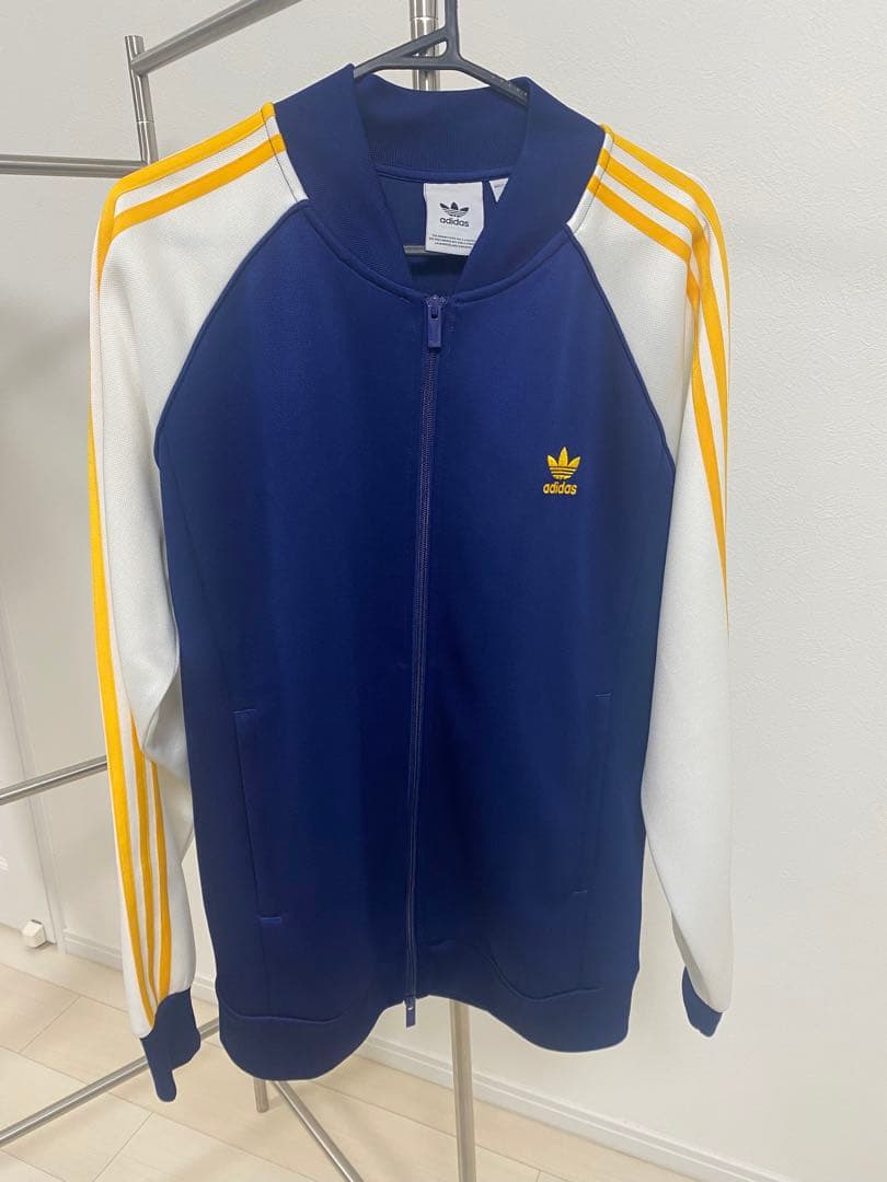 アディカラー クラシックス+ SSTトラックジャケットadidas IM4460 アディカラー クラシックス+ SSTトラックジャケット（ジャージ