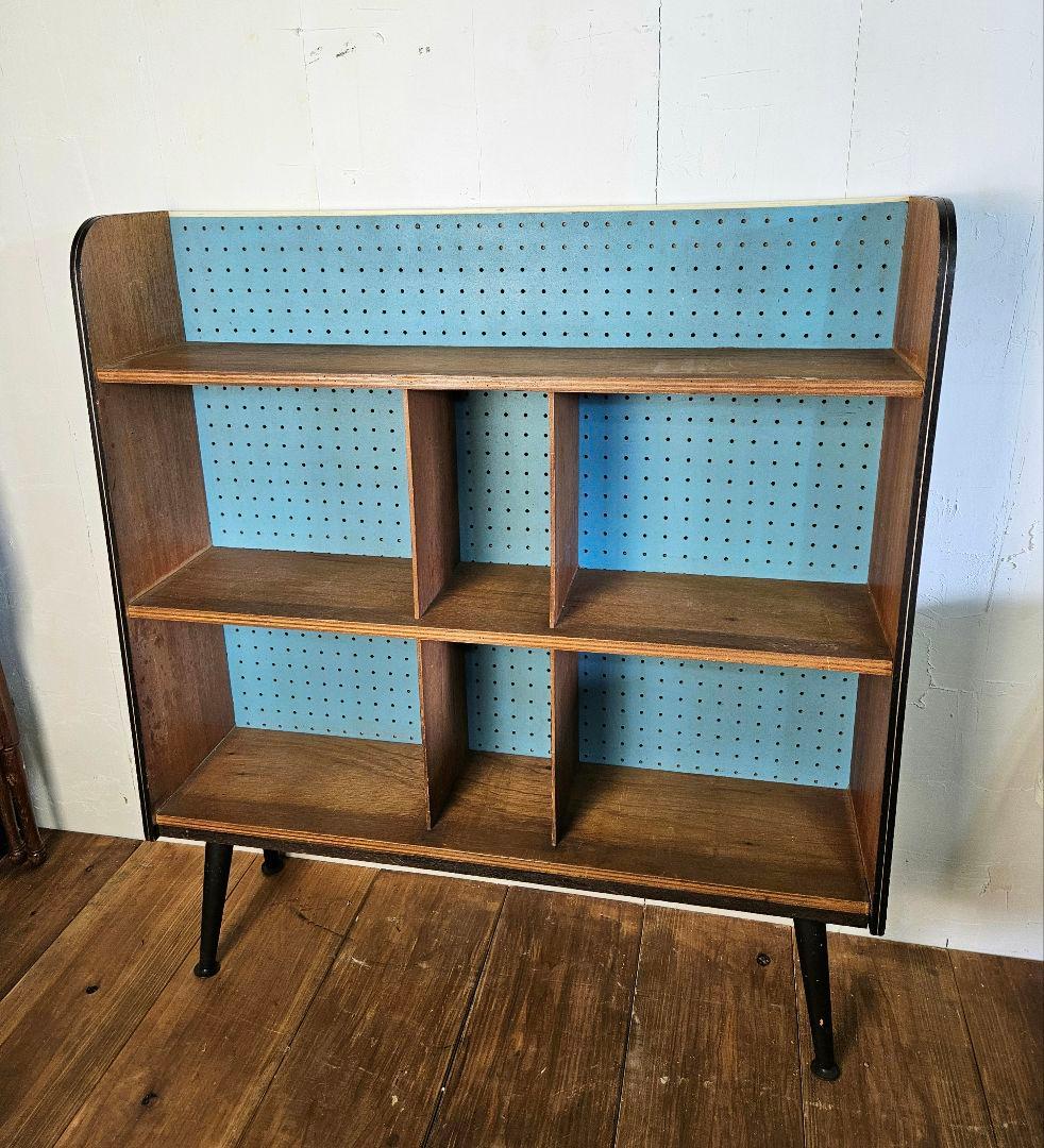 ジャパンヴィンテージ 昭和の古い飾り棚 ブックシェルフ 本棚 ラック 脚付き ジャパンヴィンテージ 本棚 ブックシェルフ 楔式 収納 古道具 昭和