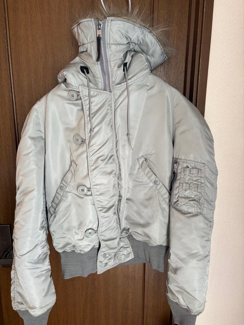 ALPHA アルファ　シルバー フード付き MA-1ジャケット ALPHA アルファ シルバー フード付き MA-1ジャケット ALPHA（アルファ