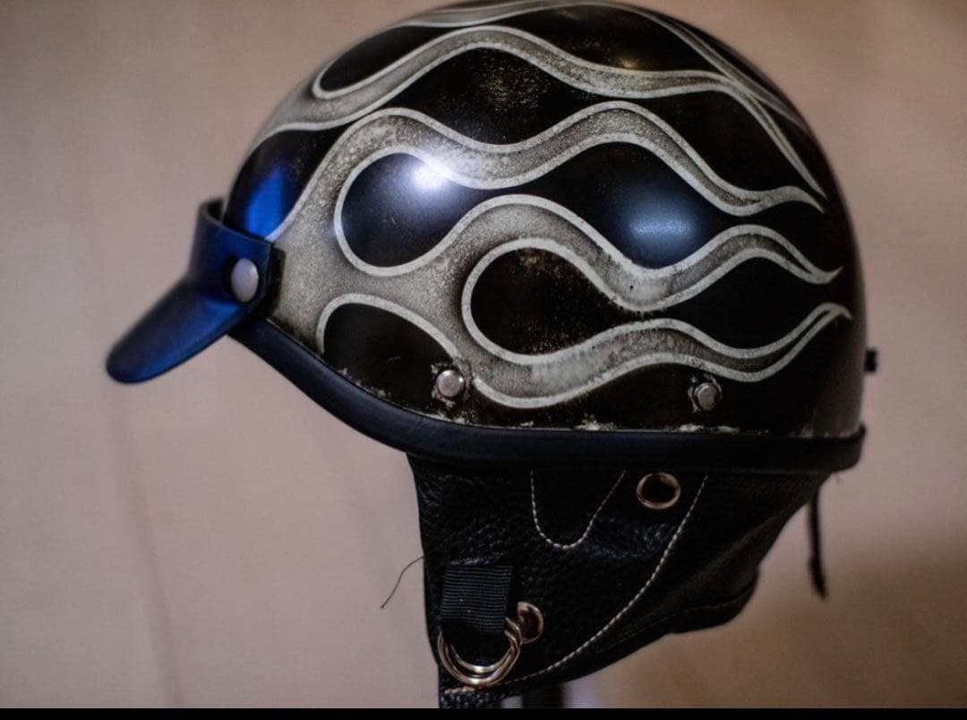 ポリヘル ポリス 黒エイジング白フレア ヘルメット バイク XL - メルカリ