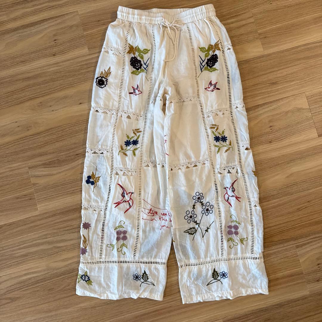 TODAYFUL 刺繍ホワイトパンツ　36 TODAYFUL TODAYFUL(トゥデイフル）Embroidery Patchwork Trousers 即日