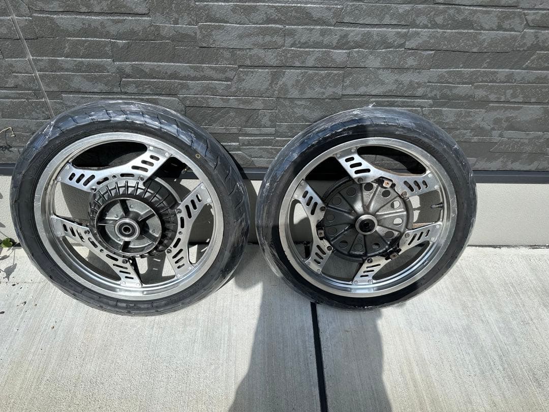 CBX550f 純正ホイール　新品同様タイヤ付き CBX550f 純正ホイール新品同様タイヤ付き